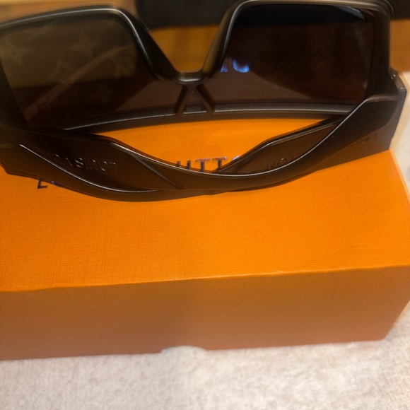 LV Black and Gray Monogram Shield Sunglasses - Picture 9 of 16